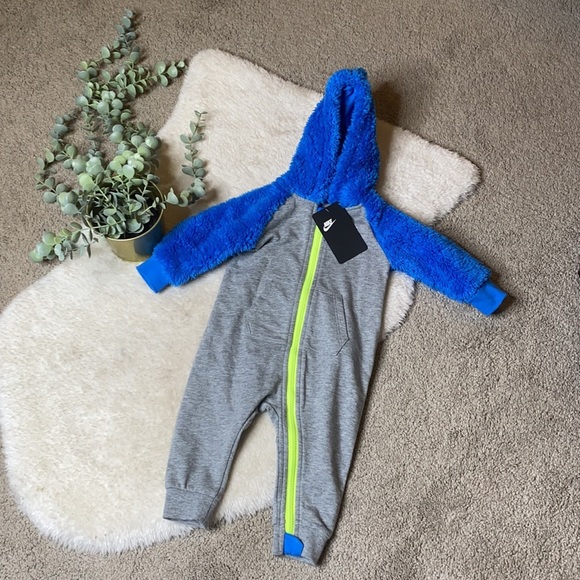 Nike Other - NIKE Fuzzy Onesie Gray- size 9 Months